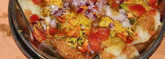 My favourite street food in Gujarat! Bread Batata Katka  – A Photostory